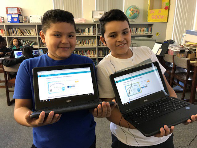 BrickLovesBooks's tweet image. Bonlee is getting their coding on! We had students finish the Sports Tutorial! - @StephenCurry30 check out our awesome coders! #Synergizing #pairedprogramming #HourOfCode #twomindsbetterthanone