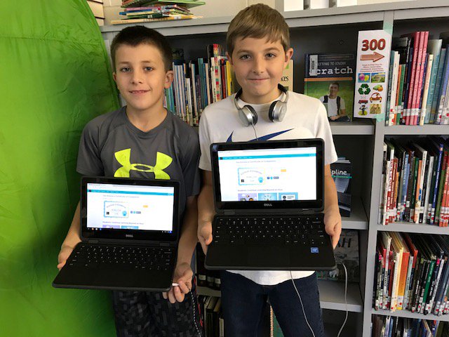 BrickLovesBooks's tweet image. Bonlee is getting their coding on! We had students finish the Sports Tutorial! - @StephenCurry30 check out our awesome coders! #Synergizing #pairedprogramming #HourOfCode #twomindsbetterthanone