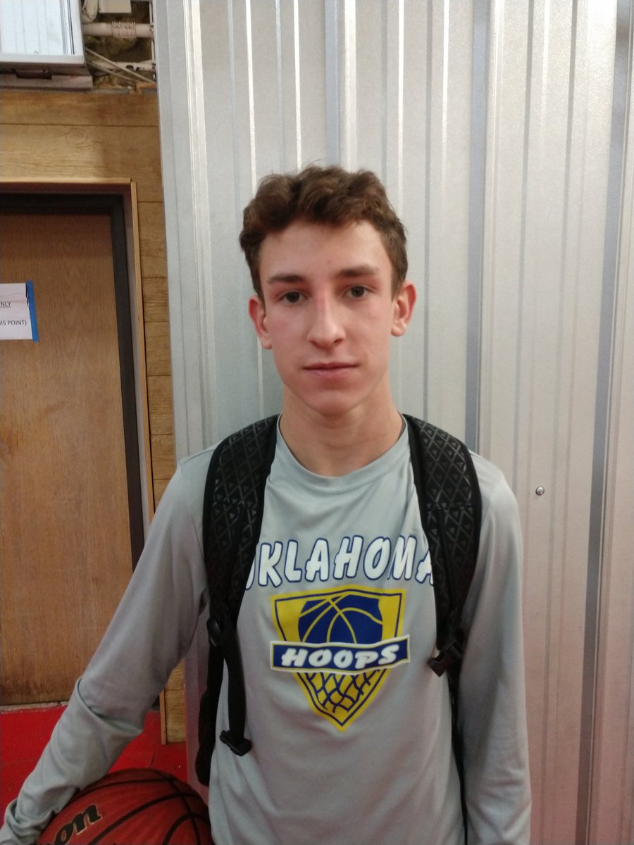 OKHoopsEvents's tweet image. 5 foot 7 guard Reece Slater showed good instincts and timing in terms of jumping lanes and creating turnovers.  Reece gets good balance on his shot, which he looks comfortable making off the dribble.