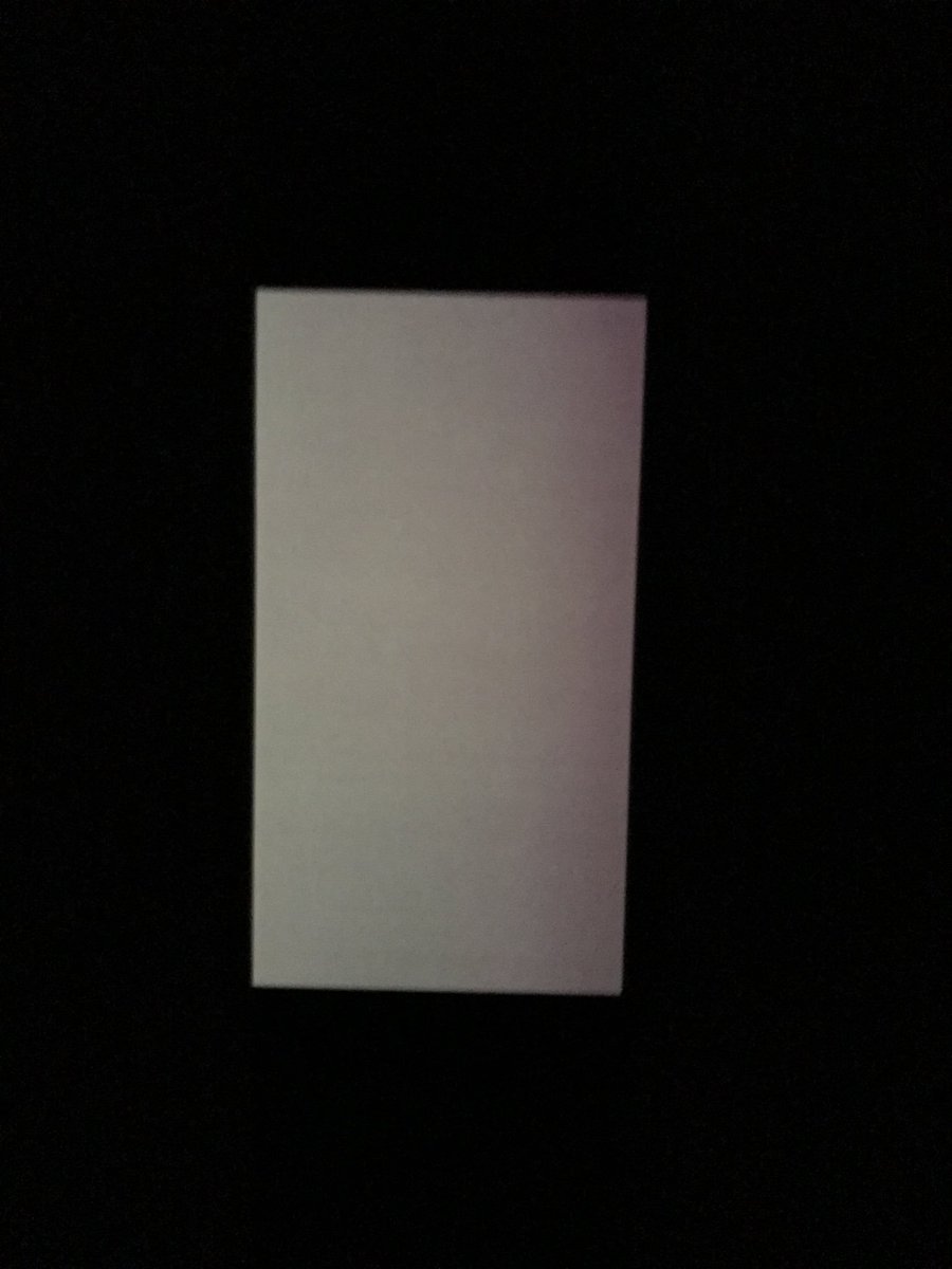 teodorpatras's tweet photo. Can’t seem to find an IPhone X without color bleed. Curious how many people have the same issue. Original photo followed by two different iPhone Xs.  #iPhoneX #colorBleed #display #apple #OLED #iPhone https://t.co/IIiZVDRgZL
