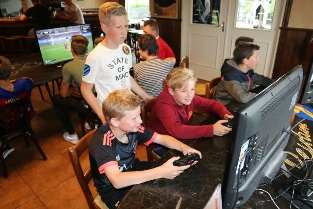 Het rapport Winnaars van Gisteren bestaat uit een A4tje met twee foto's.