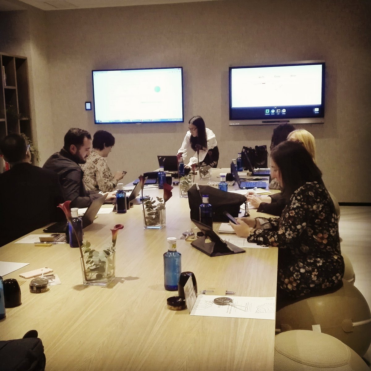 Nunca dejamos de aprender! Esta vez sobre #CustomerExperience en el <a href="/MeliaMadSerrano/">Meliá Madrid Serrano</a> Muchas gracias <a href="/rebesuarezr/">Rebeca Suárez</a>  por tu presentación 👌 #ReunionesDiferentes #RegionalSalesTeam #Norte #Levante #MeliaSpain <a href="/MeliaHotelsInt/">Meliá Hotels International</a> <a href="/MeliaHtlResorts/">Melia Hotels</a>