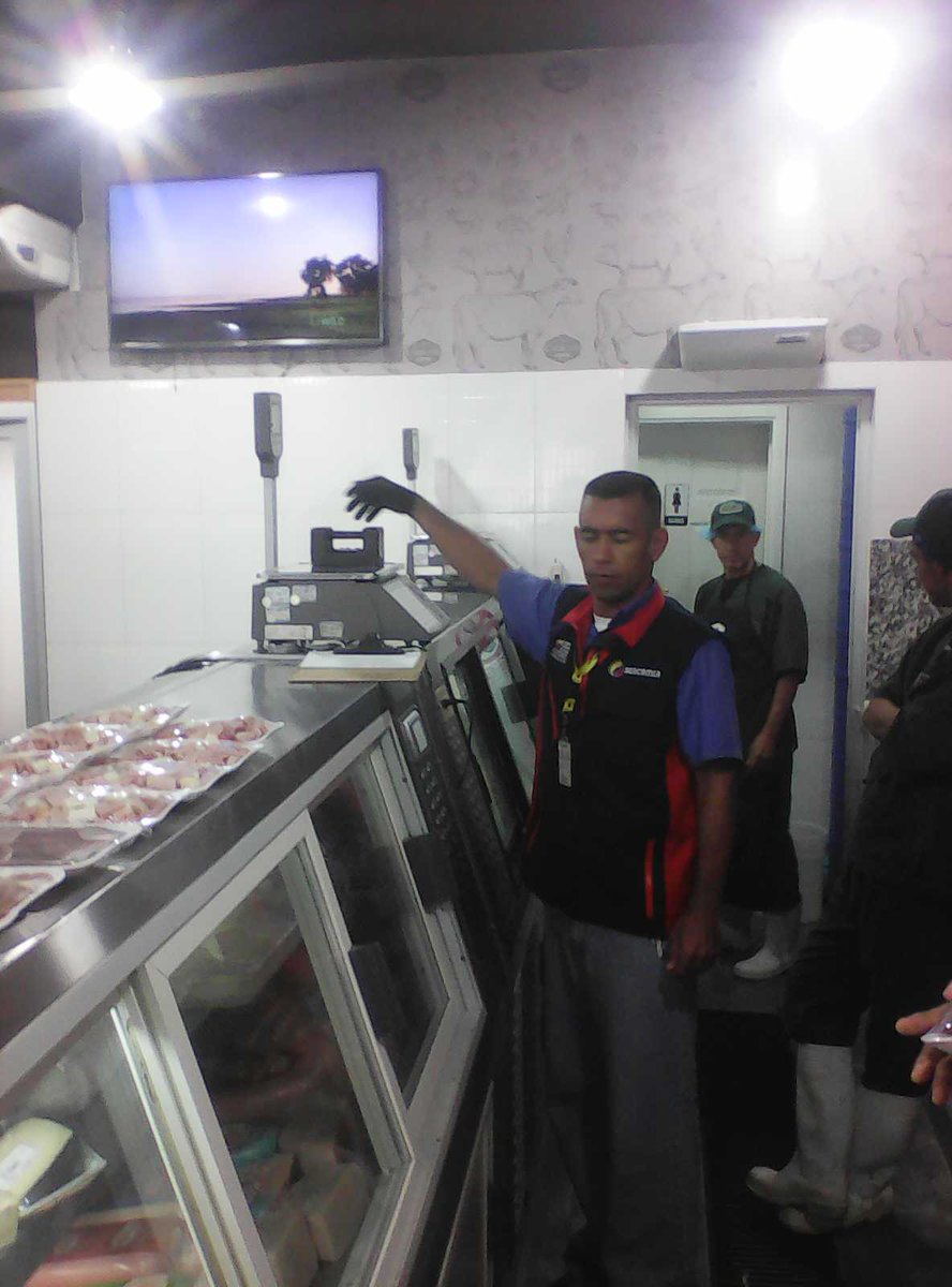 RGInsular's tweet photo. #PetroParaVencer dando respuesta a nuestros usuarios desde IL Mercato Express, C.A. en verificación periódica de balanzas en el mcpio Mariño. https://t.co/KcGK3rBAz0