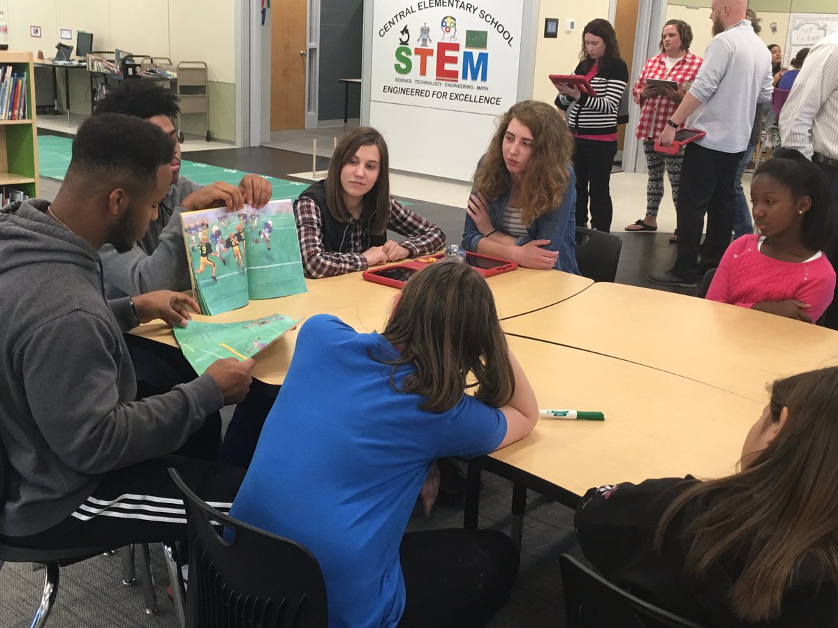 hewitt_tara's tweet image. @Central_ElemE4E and @OrangeHS_NC teamwork! Literacy, Math and Coding #powerofcodeOCS
