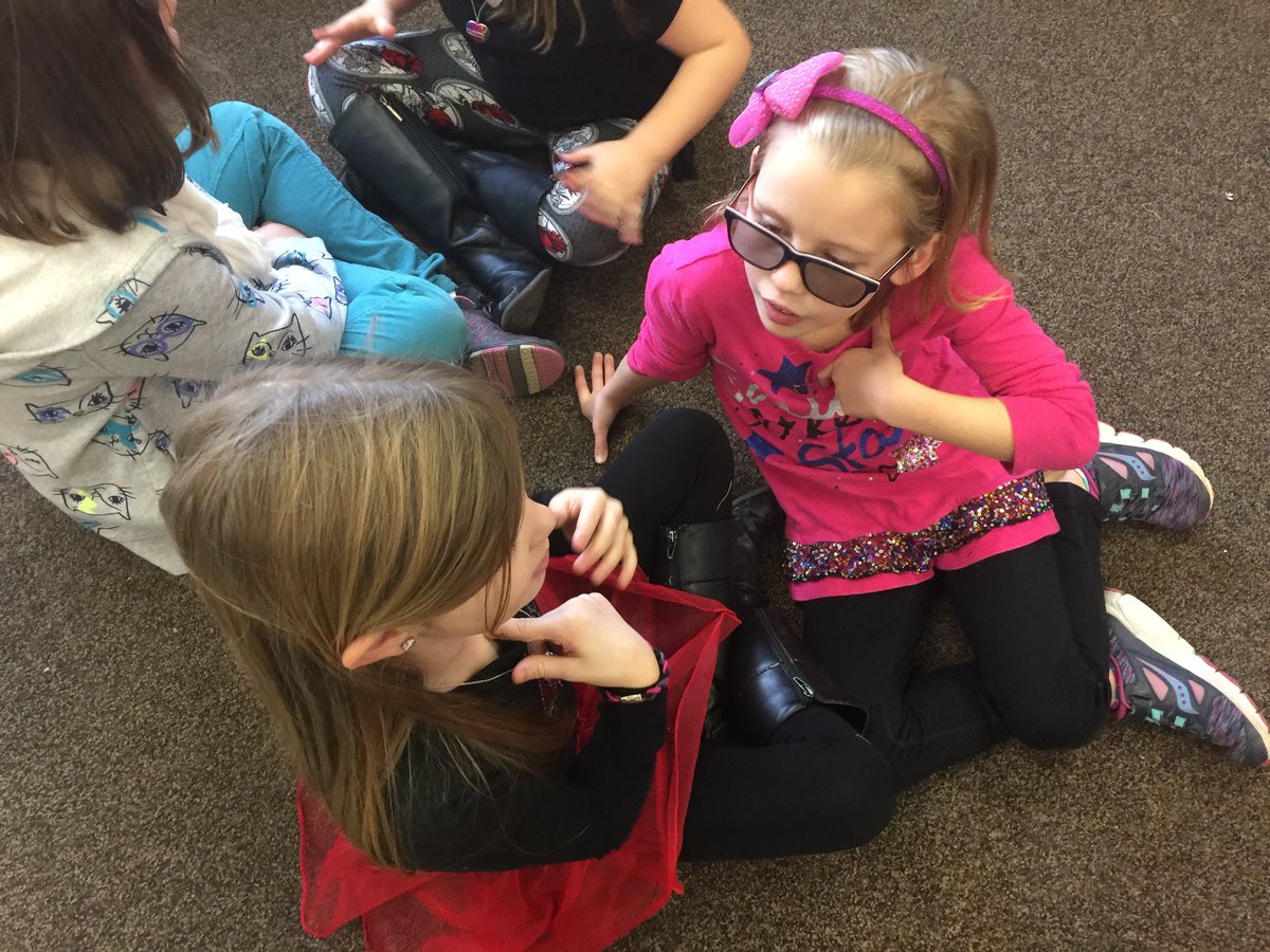 jenna_cowell's tweet photo. We noticed and wondered about 3D models today @anderdon_public! We had a great math talk! We are mathematicians! #purposefulmath #engagedstudents #discussionbuildsunderstanding https://t.co/NMmbNIRsrP