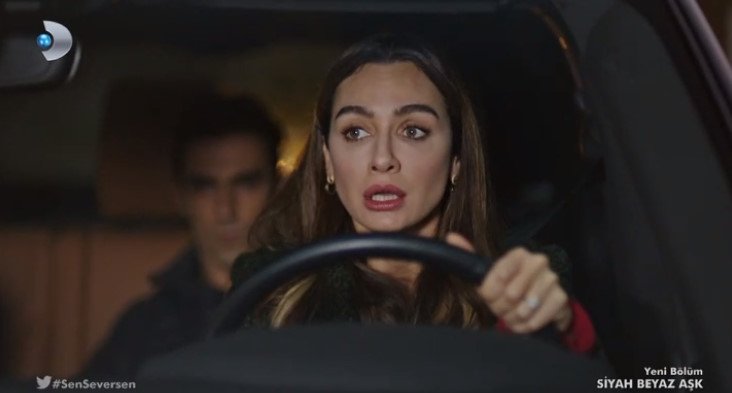 sakizcigneyenn's tweet photo. aslinin ben naaaaaapmisim modu enter asdhfh #SenSeversen #SiyahBeyazAsk https://t.co/OFMh4QDCmS
