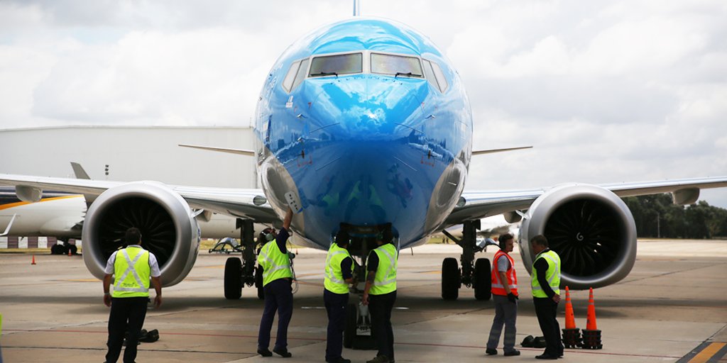 Aerolineas_AR's tweet photo. Somos la primera aerolínea de Latinoamérica en volar un #Boeing737Max, uno de los aviones más modernos y confortables. Es uno de los aviones más eficientes por el bajo consumo de combustible, que genera menos impacto en el medio ambiente y menos ruido en su interior! https://t.co/87Kz7E8z6L