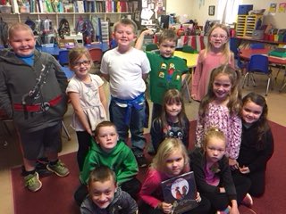 kelleyk70_key's tweet photo. Learning in Grade 1 @BentonElem is OUT OF THIS WORLD!  @SECORE @TNedu @ReadtobeReadyTN #unitstarter https://t.co/vs39VdOwlV