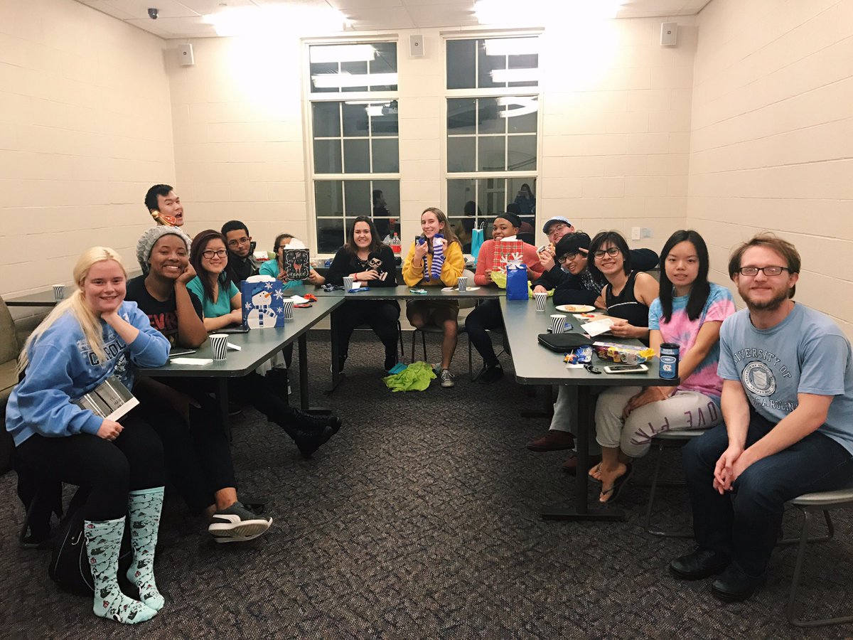 unc_gsh's tweet photo. Holiyay for white elephant exchanges, getting to destress before finals kick in &amp; for all the fun times we've shared together so far this semester! Happy holidays from the GSH everyone!! 🎉❄️ https://t.co/wlOmbgBDGO