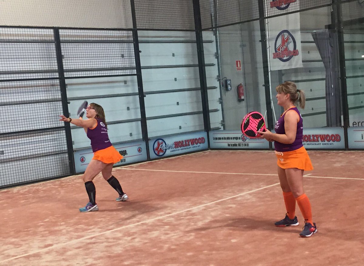 CtroyaLeon's tweet photo. Última jornada d la 1ª vuelta de #SNPadel contra Cubillos dl Sil y, aunq se llevaron la victoria, gran ambiente y partidos muy diverti2!🙌🏼 https://t.co/oVDamsL512