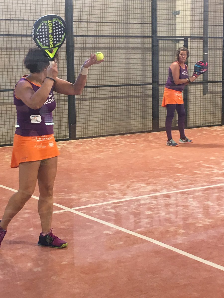 CtroyaLeon's tweet photo. Última jornada d la 1ª vuelta de #SNPadel contra Cubillos dl Sil y, aunq se llevaron la victoria, gran ambiente y partidos muy diverti2!🙌🏼 https://t.co/oVDamsL512