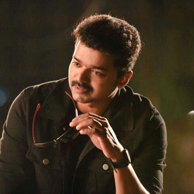 vinishkrv's tweet photo. #NewProfilePic in 25YRS OF SAMRAT VIJAY
#vetri 
stylish mersal magician

#25YEARSOFVIJAYISM 
#25YearsOfThalapathy #25YearsofThalapathyVijay #25YearsofTHALAPATHYism #25YEARS_OF_SAMRAT_THALAPATHY https://t.co/HE7JlpaFtF