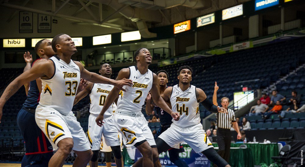 CAA Basketball tweet media