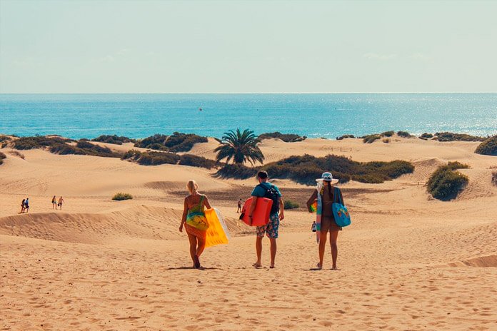 solbooking's tweet photo. Te damos 7 razones por las que debes pasar las #navidades tostándote al #sol en Canarias  https://t.co/z2eAgALViU  
 #IslasCanarias #sun #blog #solbooking #travel #vacaciones #beach
@canarias_es  
@112canarias 
@spain
@SpainBloggers https://t.co/OCUnrhrQbR