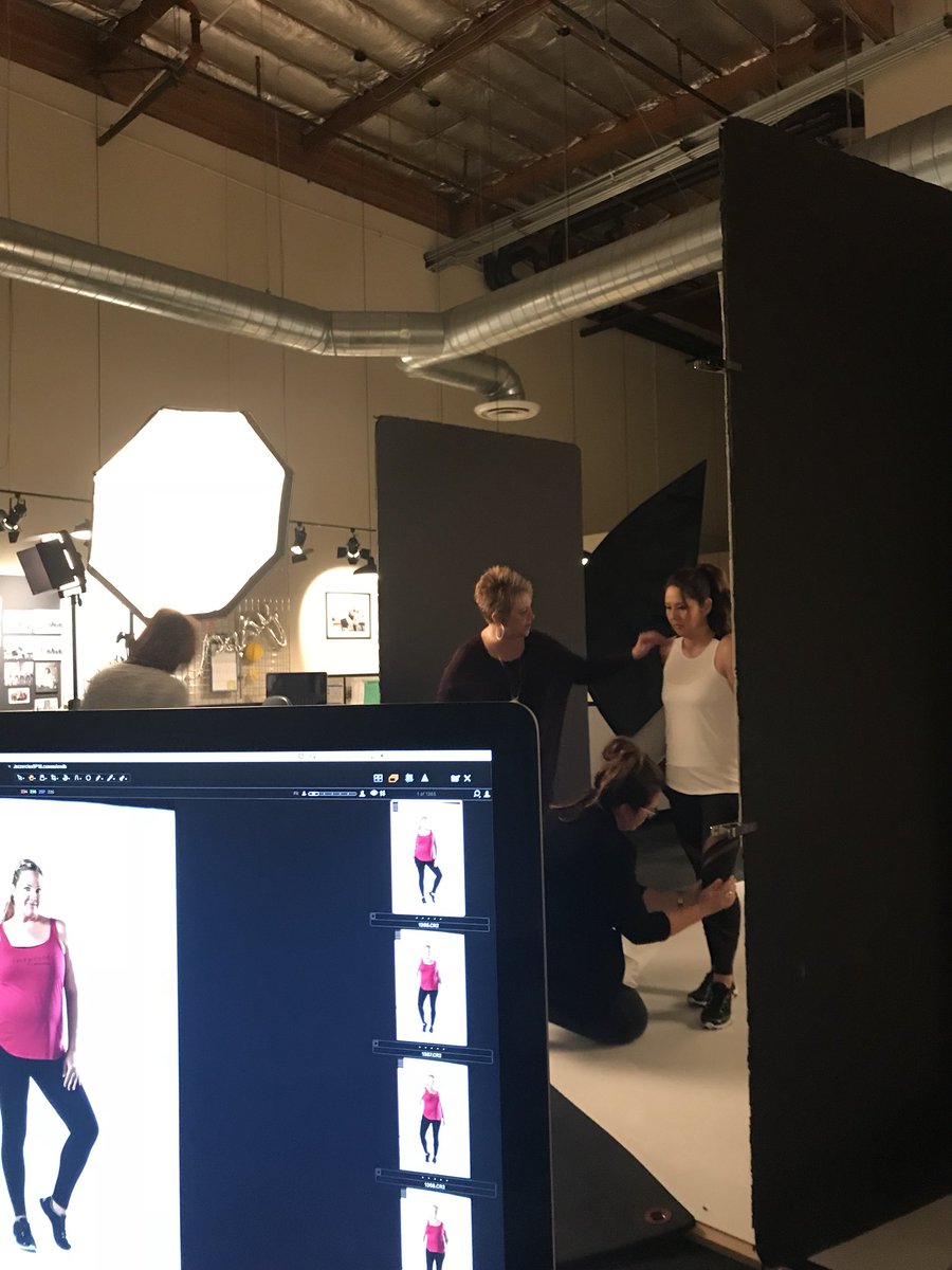 jazzercise's tweet photo. #BTS from our most recent apparel shoot. Our models are making the Spring ‘18 collection look amazing! https://t.co/2vXqh1QWgC
