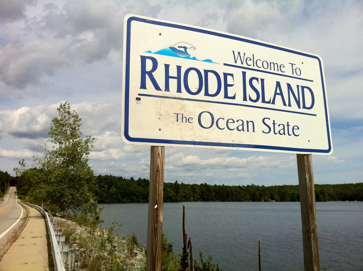 MassBrewBros's tweet photo. Deal is inked between @DTRBrewery and @AtlanticBev to expand its distribution to #RhodeIsland https://t.co/jRGALuJDlG https://t.co/okoiCBqZB7