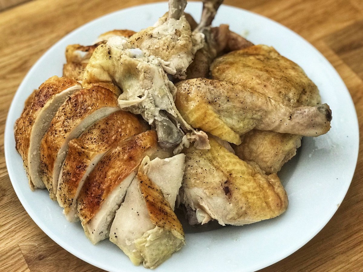 Just a good ole, simple, roast chicken. But there is a little bit of a very simple twist.

craftlog.com/us/cooking/cri…