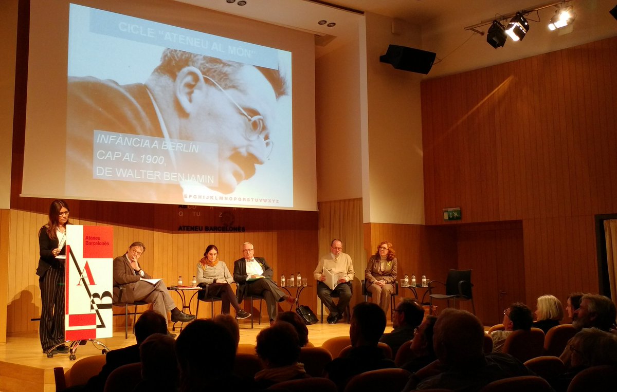 La vicepresidenta de l'Ateneu, Gemma Calvet, llegeix "Dos enigmes" #Benjamin #ateneubcn