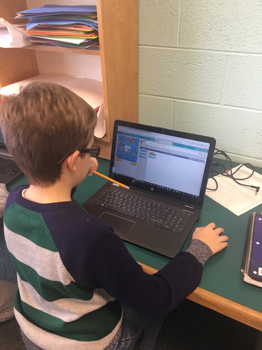 TLC5thgrade's tweet photo. Future computer scientists at work. #HourOfCode #teambullrun https://t.co/aJHpx6CUC0