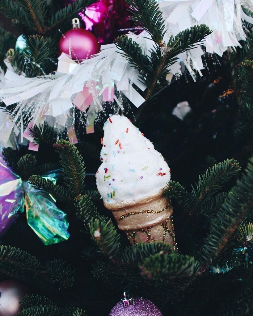 Today’s featured tree is presented by <a href="/gillchildrens/">Gill Children's Services</a> who have been serving the unmet needs of Tarrant County children since 1979. View the entire tree by watching our story! #groveofgiving #watersidefw ❤️👏🏻🍦🌲