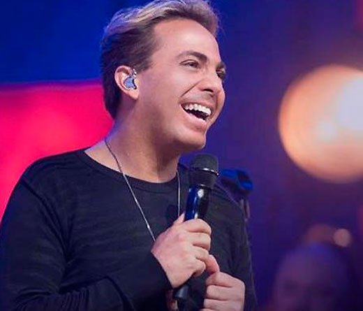 radiofanatica_'s tweet photo. "ENAMORADOS" @CristianCastro

https://t.co/peSgbNCtpB &amp; 107.6 fm

Enamorados como dos #locos que se han encontrado
como si siempre yo te hubiera #buscado y esperado en mis brazos te #atrapo y te amarro estamos 

#Enamorados y aunque la gente no lo entienda ... 🎶🎶🎶

🎤❤️🎼🔝 https://t.co/SSI204q4A5