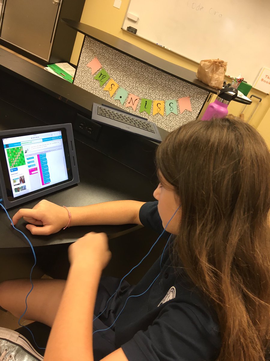 MissNiss13's tweet image. #weekofcode @codeorg