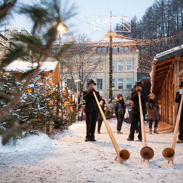 altoadige_info's tweet photo. 🎄🌟 PACCHETTO DELLA SETTIMANA: offerta per 3 notti a @Bruneck_Brunico per visitare il famoso #MercatinodiNatale e non solo. @Kronplatz #MercatiniOriginali #NataleinAltoAdige https://t.co/YIgNlpze7Y https://t.co/838m2i23VM