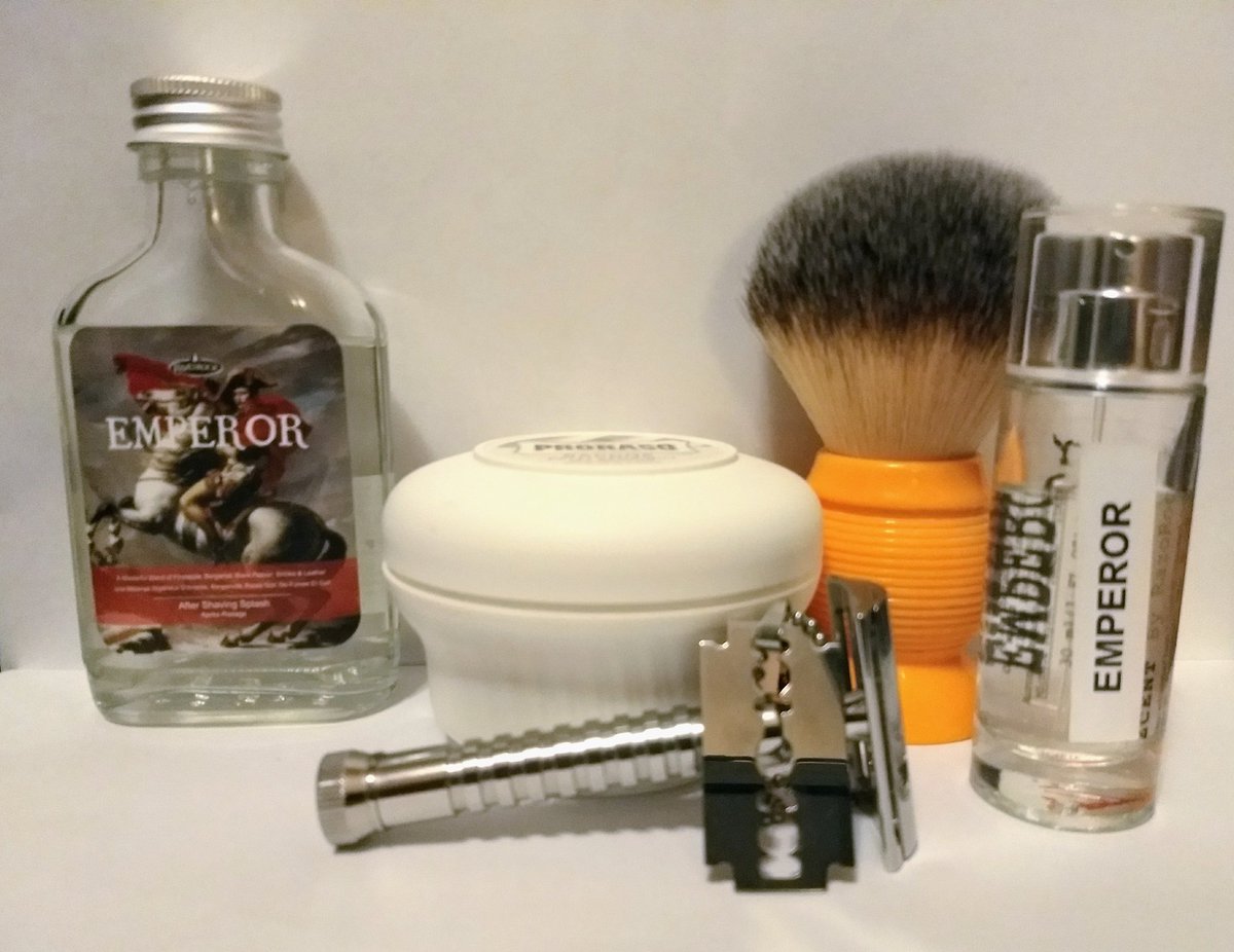 theshavingguy's tweet photo. #Emperor #SOTD @razorockJoe Mamba! BEEhive 🐝 #zcent #edp #goodstink @ProrasoUSA #wetshaving https://t.co/RxaGusStiP
