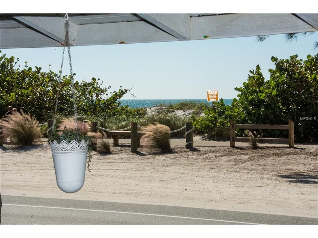 IslandReal's tweet image. A RARE #AnnaMariaIsland opportunity! Two cottages on PRIME Gulf Drive property in Bradenton Beach overlooking the Gulf of Mexico. Find out more now!  buff.ly/2iOnuf4 #FloridaHouseHunt #MondayMotivation