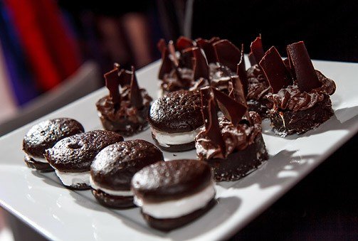 tribeca360's tweet photo. Start your week of right with one of these delicious cookies! #cookieday 
Photo: @jurickphotog https://t.co/AJtJqKOtcb