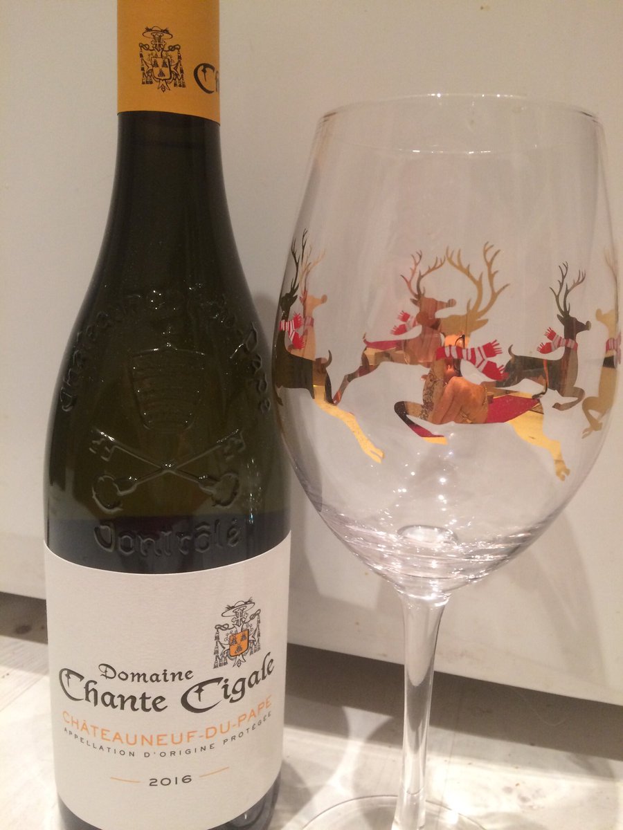 Smc40S's tweet photo. @VirginWines delivery came today, got my new Christmas glass ready for this little beauty. #notwaitingforchristmas https://t.co/LfTpii4hvy