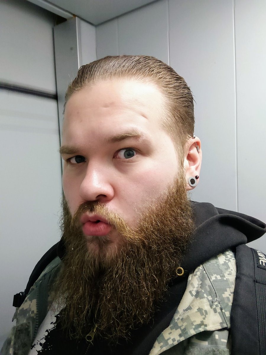 Ropzuman's tweet photo. Kunnon scumbag boogie päälle ja yövuoroon. #slickback #goongrease https://t.co/qDjrgf3c78