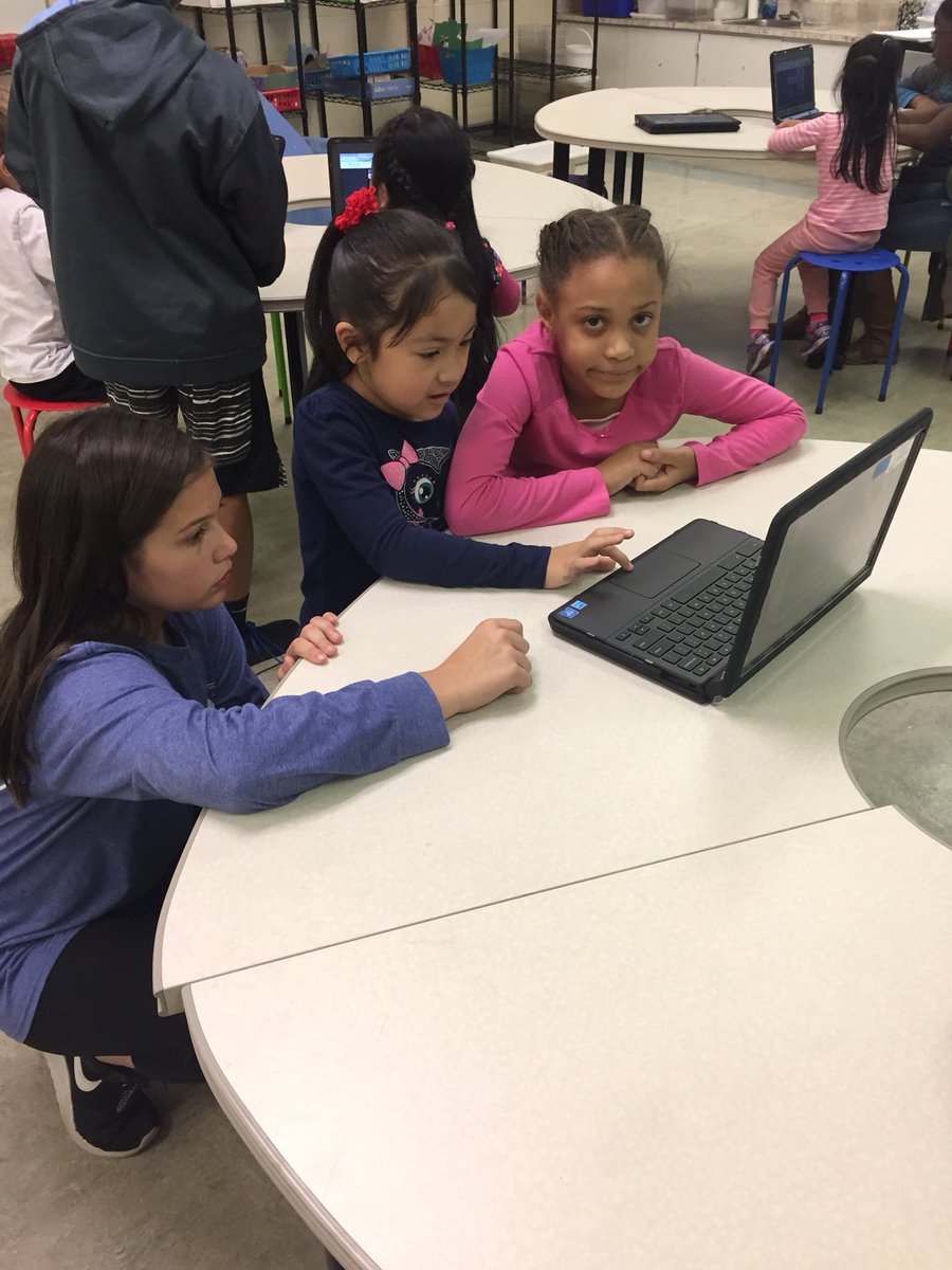 jennifercypra's tweet image. 5th graders helping teach KG students about coding #PowerofcodeOCS @GABChamps