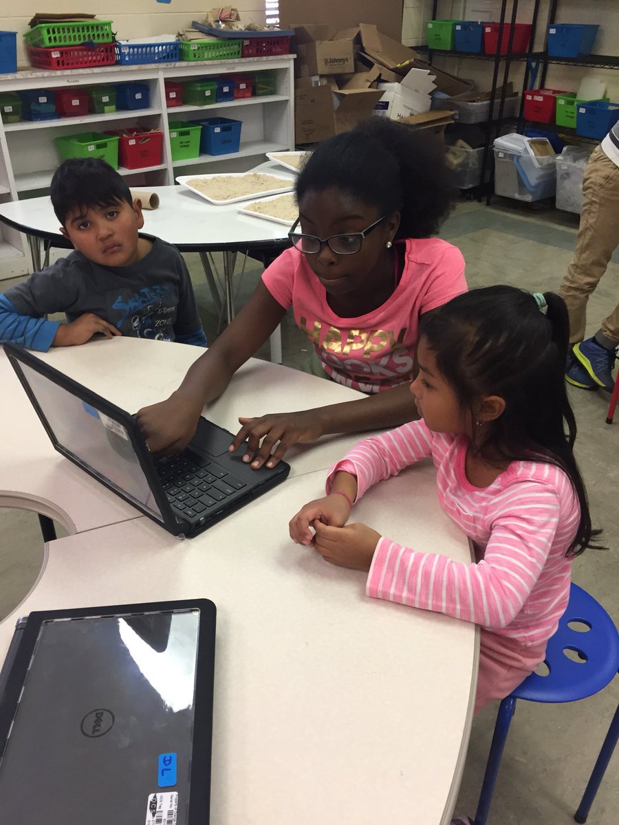 jennifercypra's tweet image. 5th graders helping teach KG students about coding #PowerofcodeOCS @GABChamps