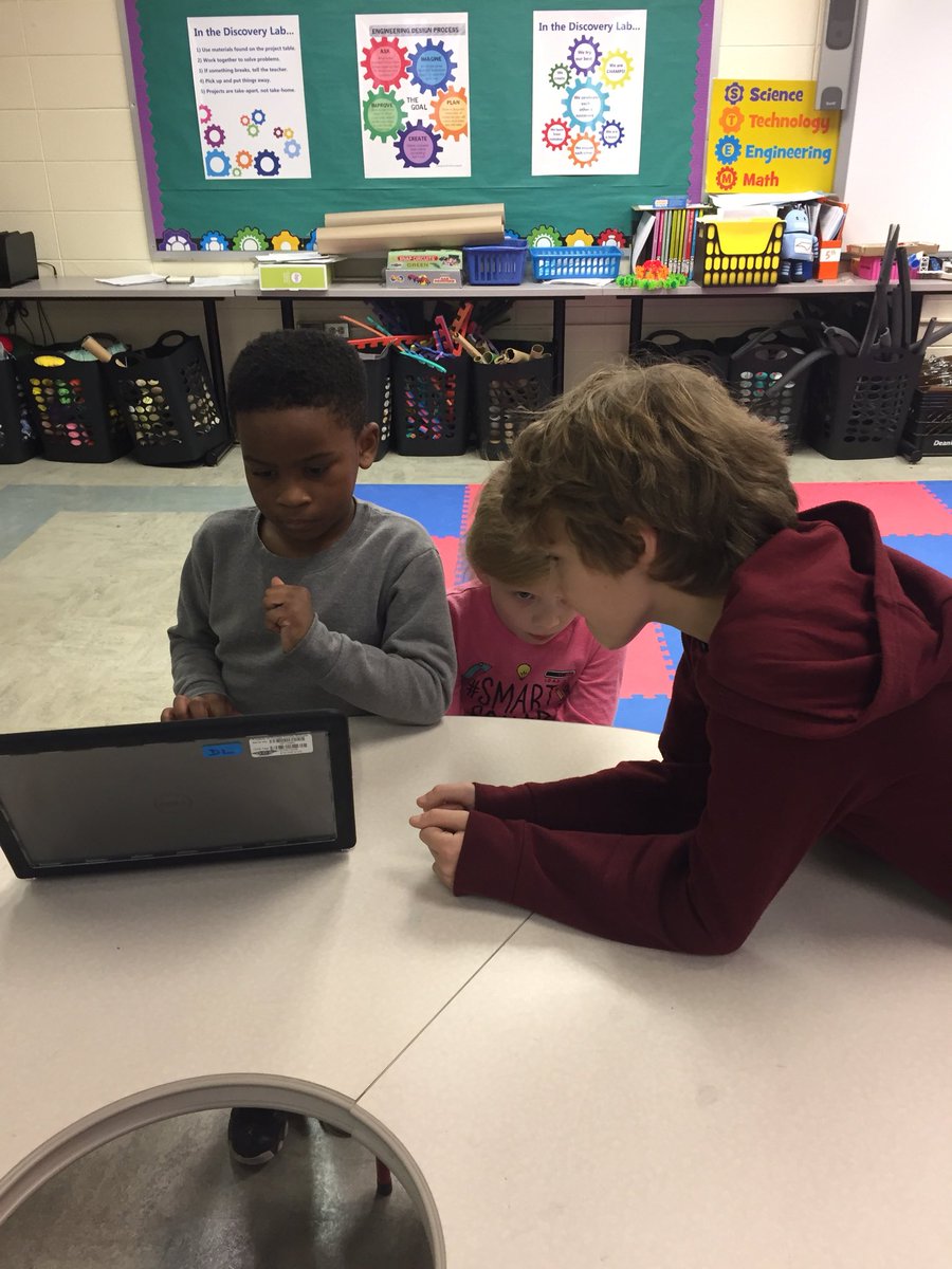 jennifercypra's tweet image. 5th graders helping teach KG students about coding #PowerofcodeOCS @GABChamps
