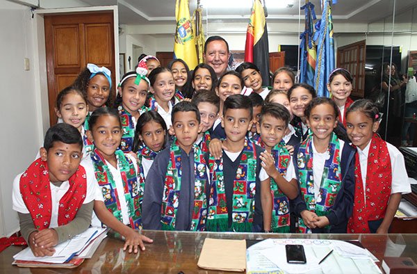 CarriLOPNA's tweet photo. Con parrandas, aguinaldos y gaitas llegó la navidad a @AlcCarrizal https://t.co/RuH4yBH4BH https://t.co/BTcoLSgpS4