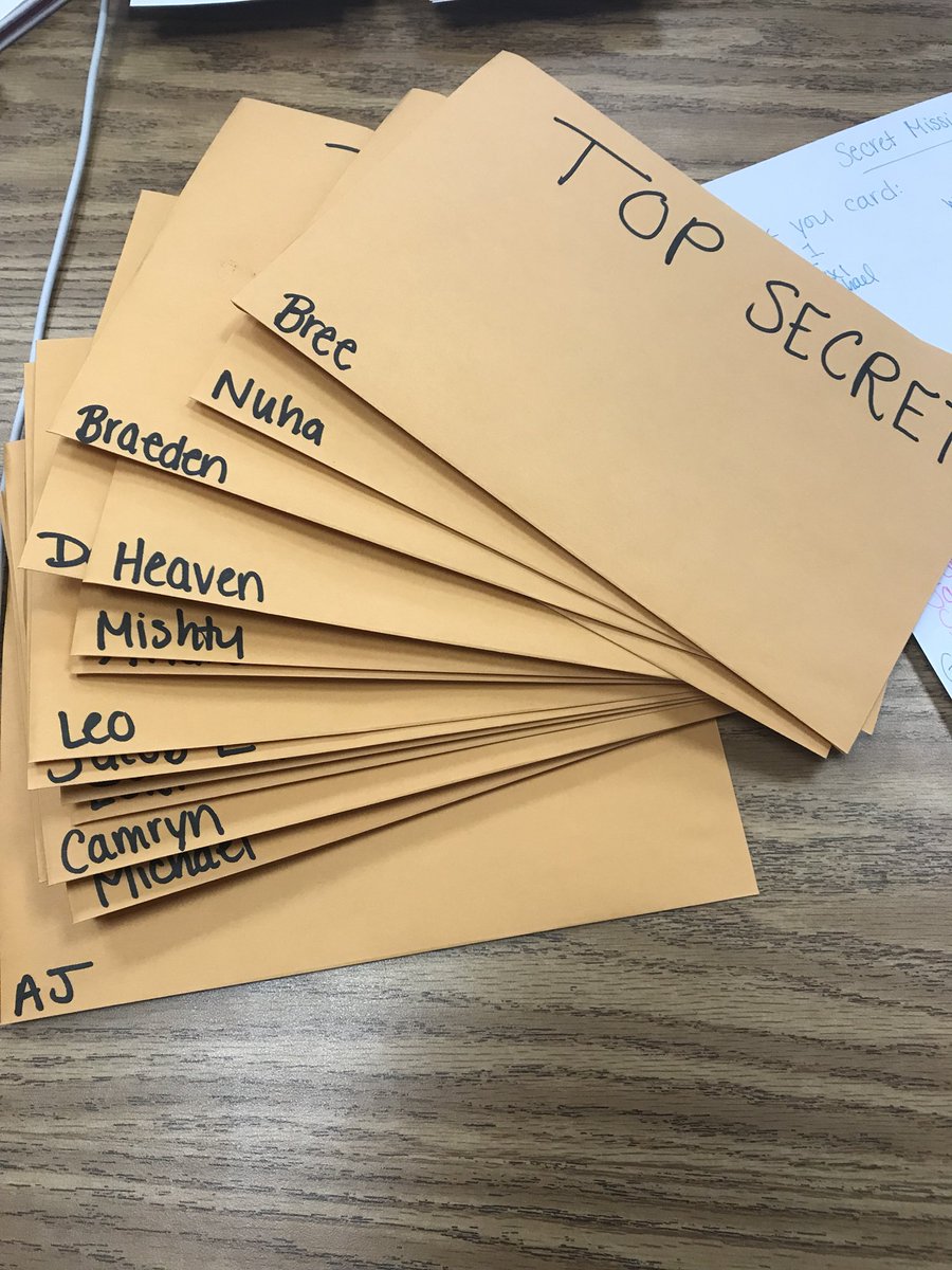 MissMurray0223's tweet photo. The Hour of Code is upon us, as is the time for Secret Mission Kindness! Who says that code and spreading cheer can’t be mixed together?! #BSESJagnation #hourofcode_GV https://t.co/J3WAiZ9BA2