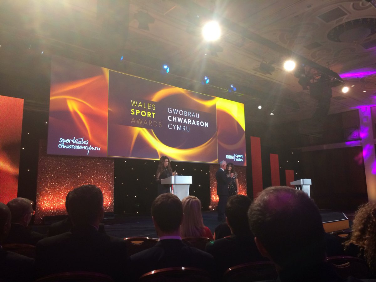 gerwynowen's tweet image. Pleser fod yn y gynulleidfa i longyfarch hogyn o Groeslon, Mike Blake, sydd wedi ennill Gwbor Arwel Tawel Cymru

Happy to be in the audience to congratulate someone from Groeslon, Mike Blake, who’s won the Unsung Hero Award #WSA2017