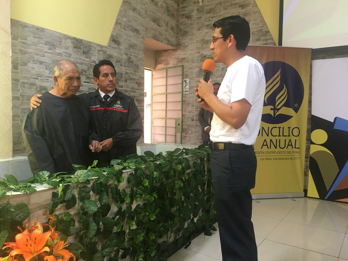 prajimenez's tweet photo. Ladislao se bautiza en el #ConcilioMiCOP 🇵🇪 como primicia de #SemanaSanta2018 https://t.co/szeNjf8O1q
