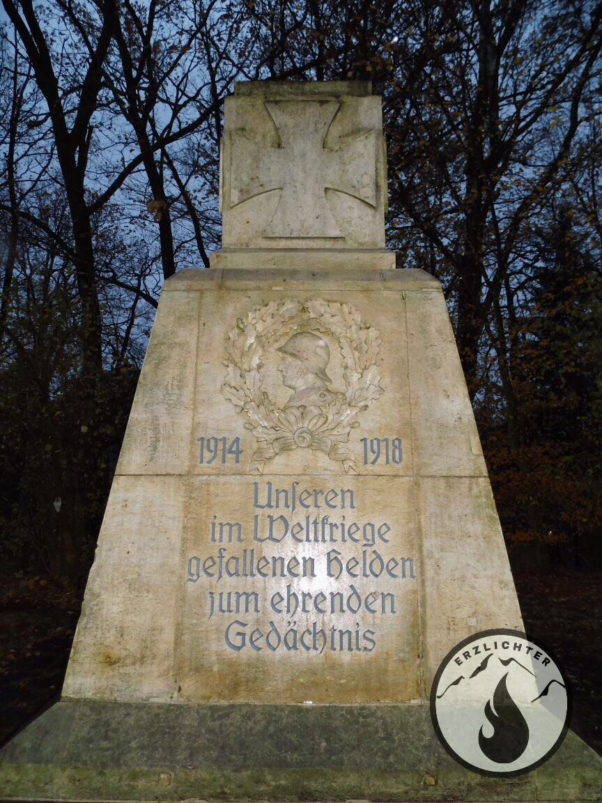 Erzlichter's tweet photo. #Heldengedenken #Volkstrauertag #werdeAktiv #EhrewemEhregebührt #Helden 

#NSjetzt https://t.co/BlNLqzYgQb