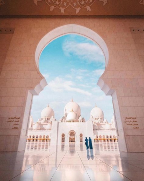 Pulseadvertisg's tweet photo. #CampaignSpotlight Pulse Hamburg partnered with @VisitAbuDhabi to position the city as the new it place to travel to this year. Pulse selected travel influencers to share their beautiful experiences on Instagram and YouTube! #visitabudhabi #pulsepower #pulsemgmt https://t.co/mkiDRJ1jhd