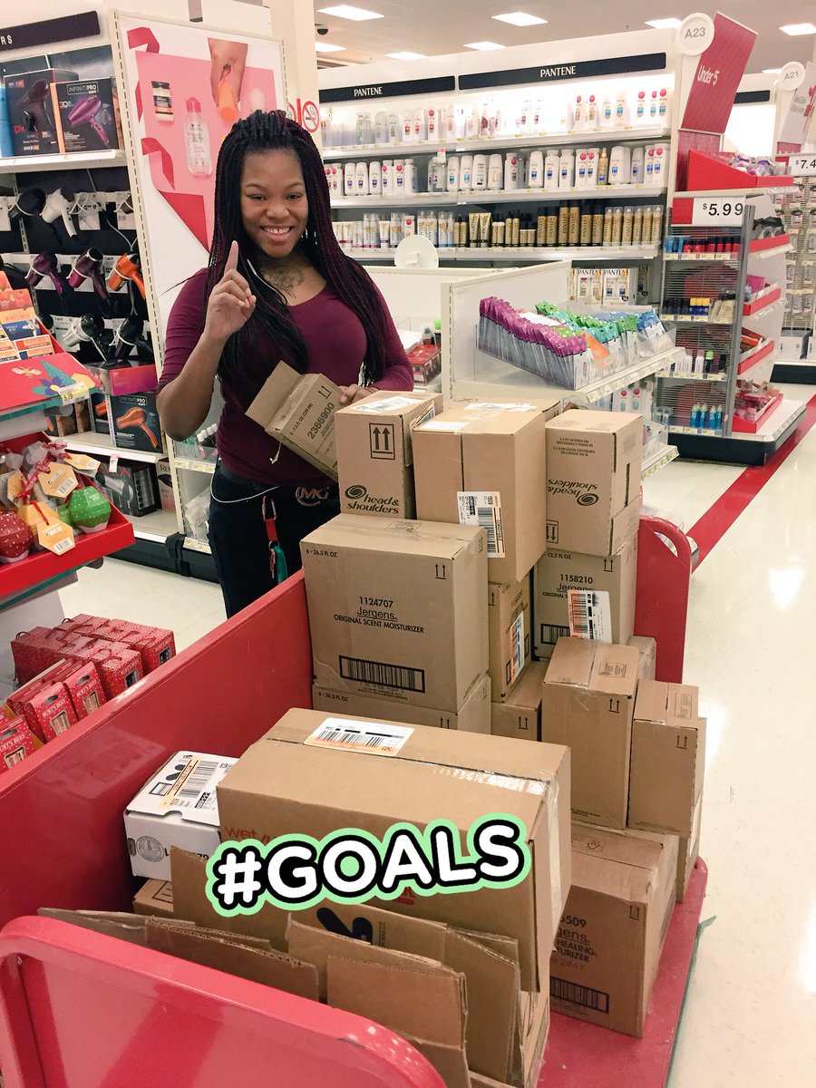 Target_Charlie's tweet image. T1509 is all in on the tub challenge! Ashley helping us keep HBA full today! #inthestoreonthefloor #g194crushesq4