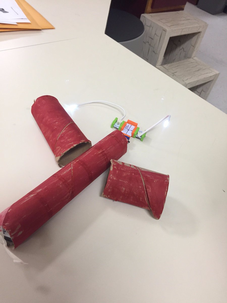 MrThayerCWS's tweet image. Students exploring LittleBits during @CWSMS_STEM science day. I really liked this lobster. #PowerofcodeOCS