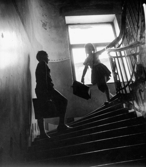 No hay casualidades sino destinos. No se encuentra sino lo que se busca, y se busca lo que en cierto modo está escondido en lo más profundo y oscuro de nuestro corazón... Razón por la cual uno termina por encontrarse al final con las personas que debe encontrar
Ernesto Sabato