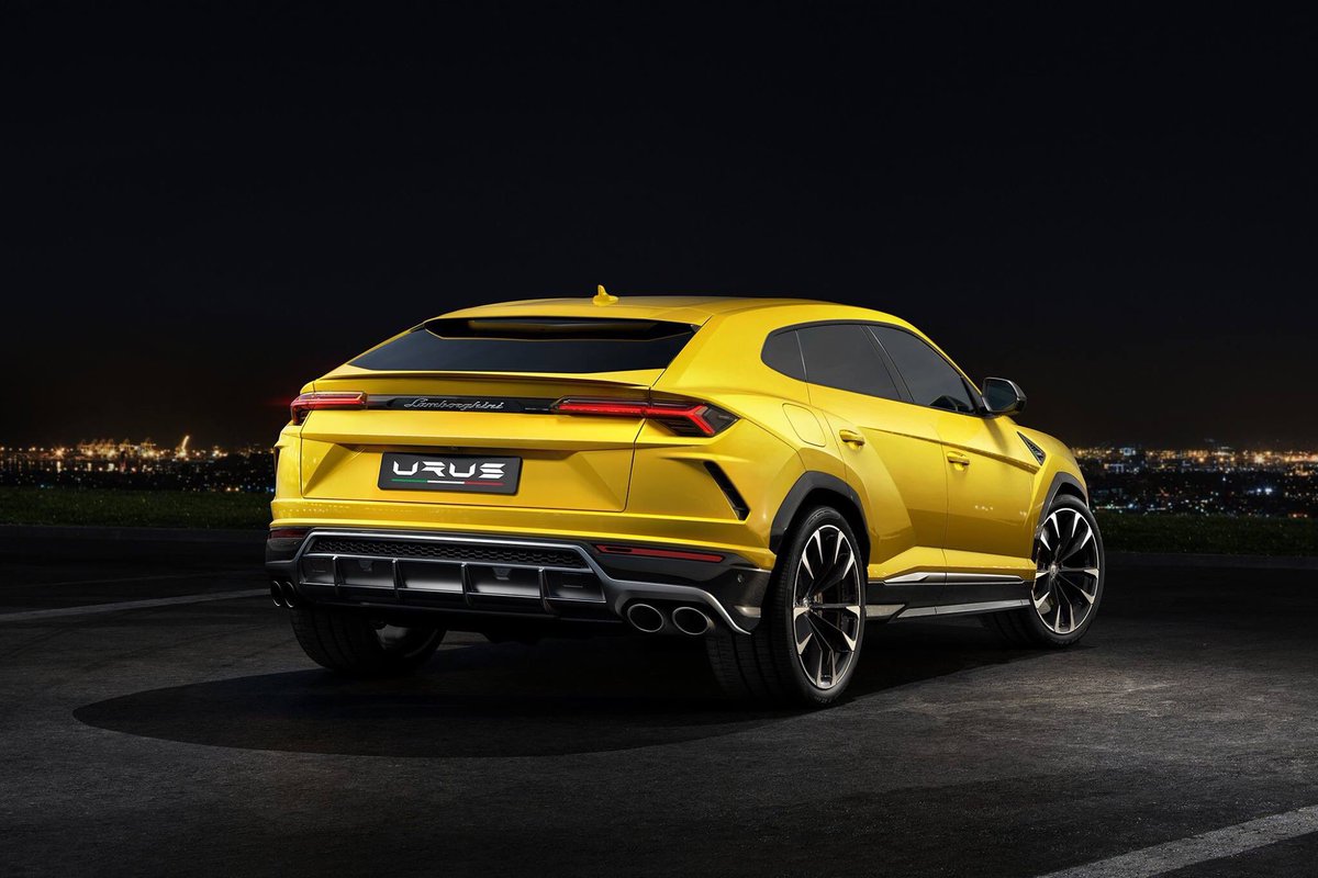 mattfgp2's tweet image. So new Lamborghini Urus announced - good looking as far as SUVs go, but those door handles are almost unforgivable! Why couldn’t they have used flush ones like on Huracan? 🤷🏼‍♂️ #handlegate