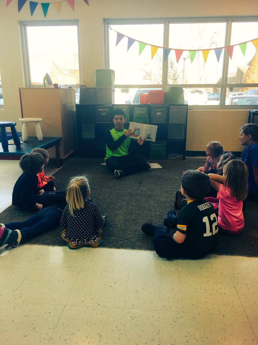 BarnardEDU's tweet photo. Focusing on illustrations this week at the preschool! If you give a mouse a cookie 🐭🍪 #childrensliterature #preschool @LauraNumeroff https://t.co/uUW2hZlYHq