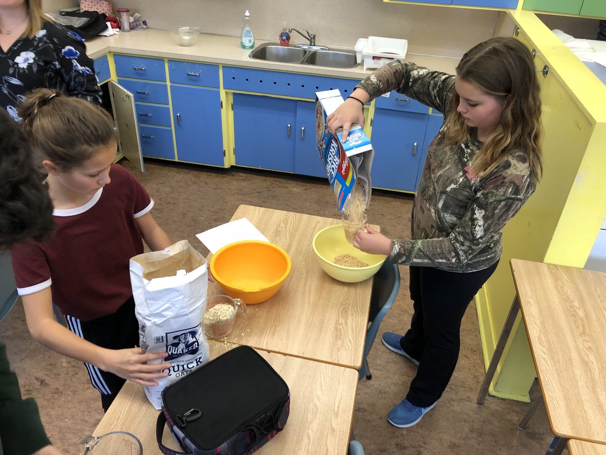 lori_hogan's tweet photo. Second baking day for @opheacanada healthy schools. Healthy breakfast helps with a healthy mind! #HSCertES https://t.co/GI7Z6xthHg