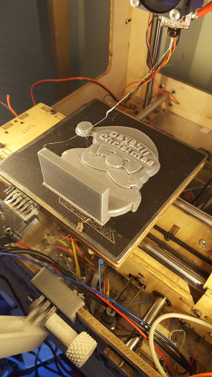 MakeItWithCal's tweet photo. @ChuckHellebuyck countdown Santa in @ColorFabb ngen 😎. Not bad for the #thingomatic https://t.co/x63QUEDpQ7