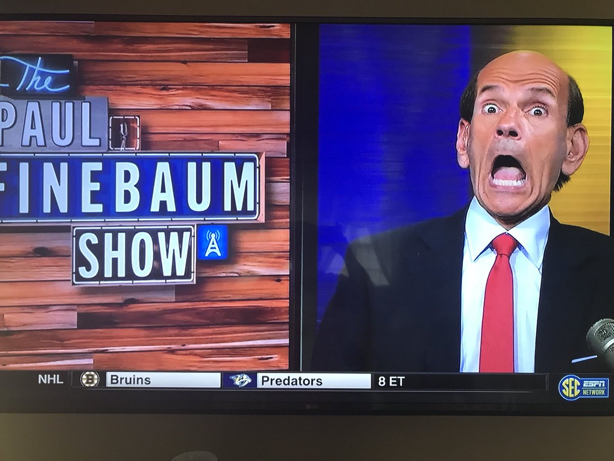 rtp1978's tweet image. When you don’t wanna miss a second of the show and you have to pause the start at a nifty&amp;amp;groovy time @finebaum @LauraMRutledge great show as always