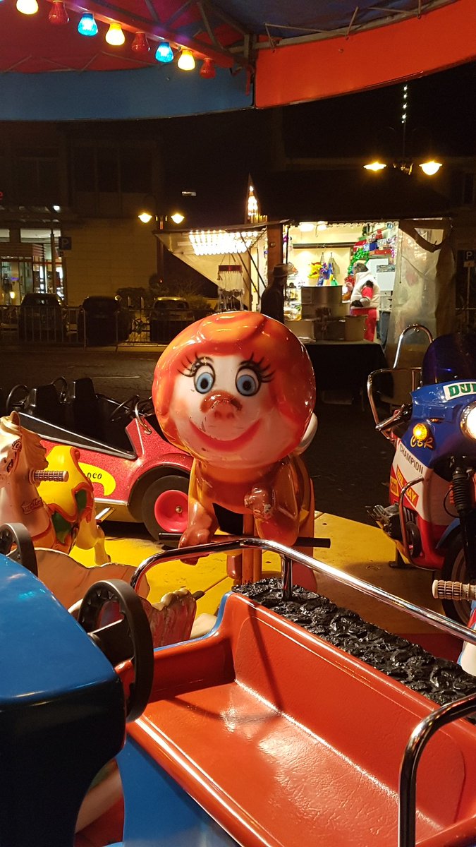 Netschatten's tweet photo. "Please kill me..." #Weihnachtsmarkt #BieneMaya #Zombie https://t.co/78ps6wpgWJ